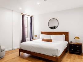 King Bed, Historic DTWN Hotel, Coffee Shop, Room # 202，位于班戈的酒店