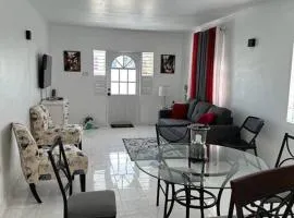 Ottie-Newly Renovated, 5 min from beach