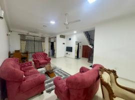 The Luxury Mansion Dehiwala 4 bedroom，位于Karagampitiya的酒店