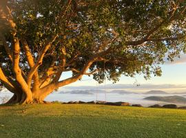 The Lookout Chalet luxury getaway retreat，位于Farnborough的酒店