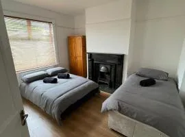 Very Nice Triple Room at 2 Iveragh Rd-5