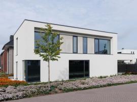 Moderne ruime luxe villa in Uden, Nederland，位于乌登的酒店