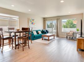 Charming Home with Mtn and Columbia River Views!，位于East Wenatchee的酒店
