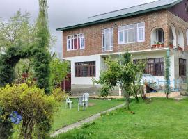 Elizabeth paying guest house Tangmarg gulmarg，位于古尔马尔格的旅馆