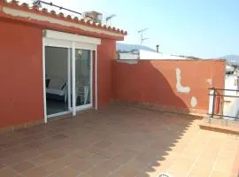 Ático céntrico renovado con gran terraza a solo 100m de la playa del Puerto - ES-228-34