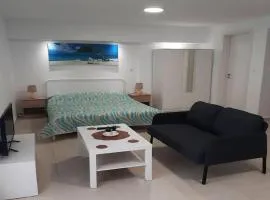 Trikorfo Beach Apartment, 100m from Sandy Beach