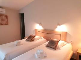 Hôtel Platanes - KB HOTEL GROUP，位于Étauliers的酒店