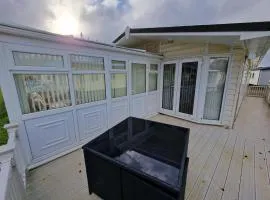 Gorgeous Lodge With Decking At Southview Holiday Park In Skegness Ref 33093v