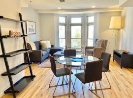 211-Spacious 2Bed 2 Bath in the heart of Hoboken，位于霍博肯的酒店