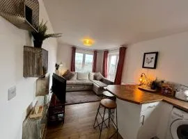 Two bedroom apartment in Barry-close to beach