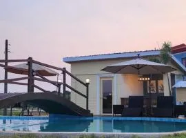 DELUXE ROOM BY THE POOL