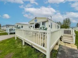 Great Caravan With Large Decking Area And Private Hot Tub, Ref 95016sw