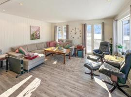 Beautiful Home In Stokmarknes，位于斯托克马克内斯的酒店