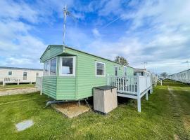 Lovely 6 Berth Caravan At Heacham Beach Holiday Park, Norfolk Ref 21020g，位于赫彻姆的露营地