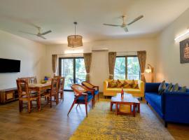 Lavish 2BHK Apartment with Swimming Pool in Candolim，位于坎多林的酒店