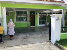 Labuan homestay Cemara dVilla，位于拉布安的酒店