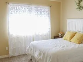Chic Residence Near DT Sheridan