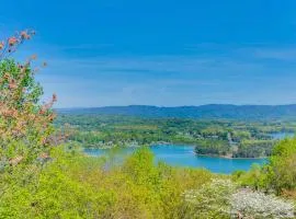 Lake-View Condo with Covered Deck in Hiawassee!