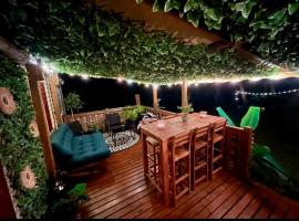 Tiki House M-Home-Climatisé - Belle parcelle !，位于Saint-Chéron的露营地