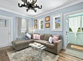 Casa Bella- Chic, Retro Apt- Steps to Historic District!