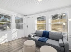 Old Mission Guest Suite - Charming Apartment, 15 Min Walk to Downtown!