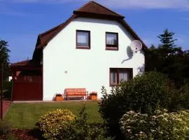 Komfortable Ferienwohnung mit großem Garten
