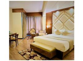 River Grand View Resort and SPA Manali - A River side Property，位于马拉里的豪华型酒店