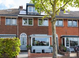 Beautiful house n.Amsterdam, suitable for families，位于希佛萨姆潘多拉晚餐秀附近的酒店
