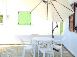 SUMMER HOUSE IN SKYROS ISLAND，位于斯基罗斯岛的酒店