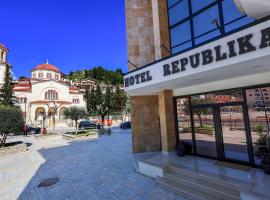Hotel Republika Berat，位于培拉特的酒店