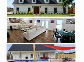 Louisiana 5BR Luxury Pool Retreat，位于查尔斯湖的度假屋