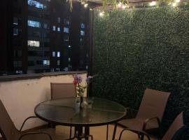 Habitacion en Apartamento Duplex, Internet, Terraza- Envigado，位于恩维加多的酒店