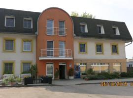 Hotel NED HOCKEY，位于宁布尔克的酒店