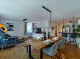 Stadtapartments Luna by Cosy Homes，位于菲拉赫的带停车场的酒店