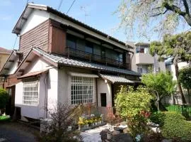 200 sqm villa Shinjuku 20 min 3 parking accessible centennial garden
