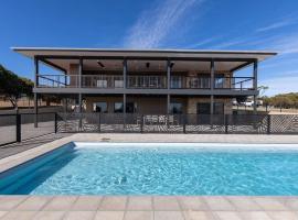 The Lux Country Retreat - heated swimming pool - immaculate views and stylish comfort!