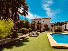 Javea Dream Luxury Villa with Pool, Lounge, BBQ, Airco, Wifi，位于巴尔孔德马尔的带停车场的酒店