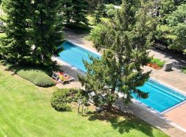 Modern LAAX apt, Swimming Pools, Wellness & Tennis，位于莱克斯的酒店