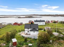 Cozy Home In Norddyrøy With Kitchen，位于Sætra的酒店