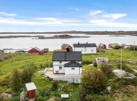 Cozy Home In Norddyrøy With Kitchen