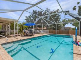 Delightful! Tranquility, Heated Saltwater Pool -Villa Deep Blue Haven - Roelens，位于珊瑚角的酒店