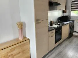 A 2 pas de Paris, idéal 2 pièces pour 4 personnes, à 400m du métro ! Close to Paris, practical 2-room accommodation for 4 people, 400m from metro!