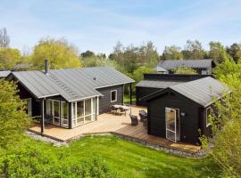 Lovely Home In Stege With Sauna，位于斯泰厄的带按摩浴缸的酒店