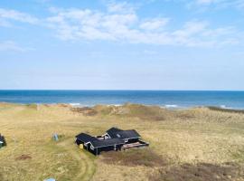 Beach Front Home In Hjørring With Sauna，位于约灵的酒店