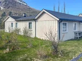 Gorgeous Apartment In Eresfjord