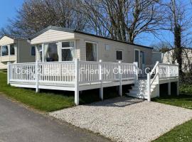 Cosy 2 bed pet friendly holiday home Crantock Nr Newquay，位于卡兰斯拓克的酒店