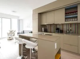 Luxury 1Br Apartment across TIFF Bell Lightbox