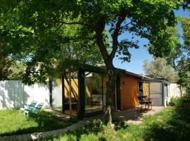 Le mazet des amants, cabane en bois avec jacuzzi privatif，位于阿维尼翁的度假屋