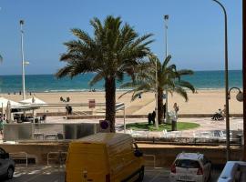 precioso apartamento a 10 metros de la playa，位于库列拉的酒店