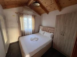 Guest rooms Arbri，位于伏罗拉的酒店